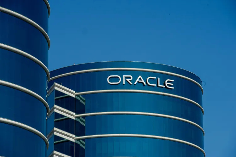 Business Case Study on Oracle: A Timeless Example of Vision, Trust, and Business Growth Strategy